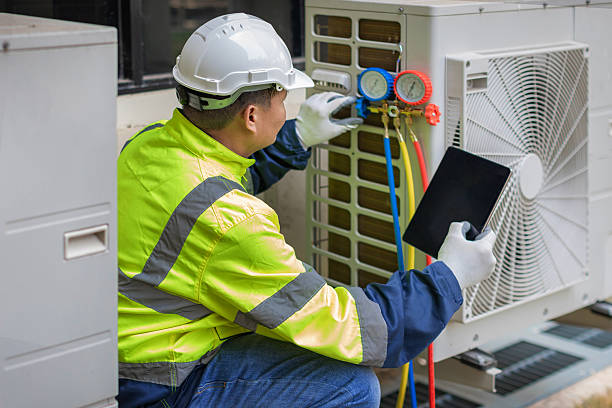 Professional Hvac technician working in Hamilton, TX